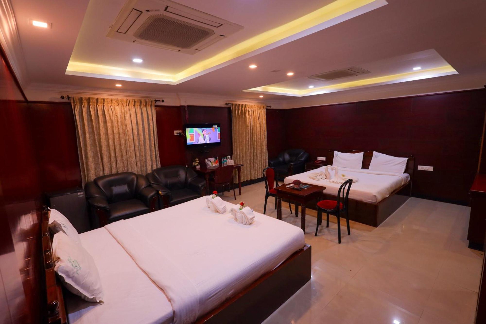 Hotel Pvk Grand Dindigul Esterno foto